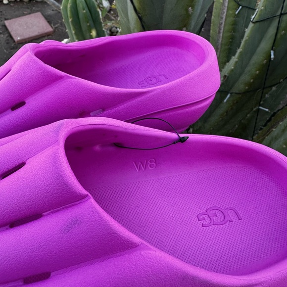 Women’s UGG Foamo Dragon Fruit Slides #8 - Picture 4 of 8